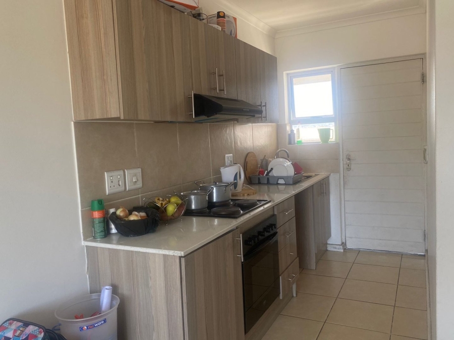 To Let 2 Bedroom Property for Rent in Cravenby Western Cape